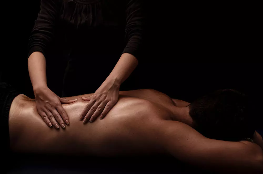 Get the Best Four Hands Erotic Massage in Fuengirola